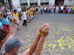 Sardanes i m&uacute;sica a la pla&ccedil;a del Vi