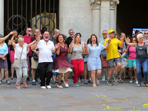 Sardanes i m&uacute;sica a la pla&ccedil;a del Vi