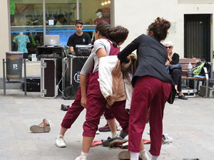 inund'ART 2018. Performance de poesia i dansa del Col&middot;lectiu Tac-Tiq