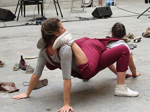 inund'ART 2018. Performance de poesia i dansa del Col&middot;lectiu Tac-Tiq