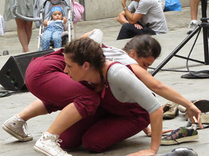 inund'ART 2018. Performance de poesia i dansa del Col&middot;lectiu Tac-Tiq