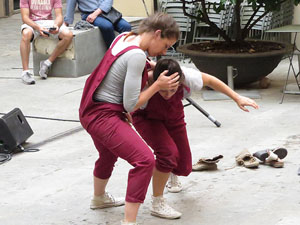 inund'ART 2018. Performance de poesia i dansa del Col&middot;lectiu Tac-Tiq