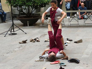 inund'ART 2018. Performance de poesia i dansa del Col&middot;lectiu Tac-Tiq