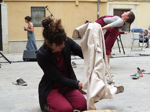 inund'ART 2018. Performance de poesia i dansa del Col&middot;lectiu Tac-Tiq