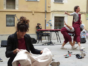 inund'ART 2018. Performance de poesia i dansa del Col&middot;lectiu Tac-Tiq