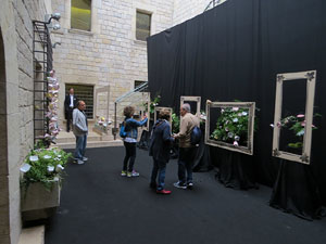 Temps de Flors 2018. Muntatges florals al espais de Caixaf&ograve;rum, a l'edifici de la Fontana d'Or