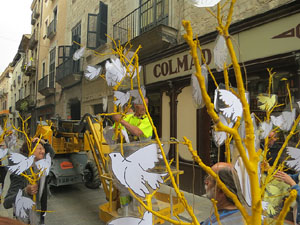 Temps de Flors 2018. Instal&middot;lacions 'El Bosc de la Llibertat' a la pla&ccedil;a del Vi, carrer Ciutadans i pla&ccedil;a de l'Oli