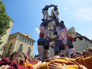 Temps de Flors 2018. Diada Castellera a la pla&ccedil;a de Sant Feliu amb els Marrecs de Salt, els Xics de Granollers, i els Sagals d�Osona