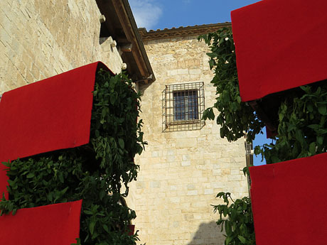 Temps de Flors 2018. Muntatges i instal&middot;lacions florals a l'entrada sud de la bas&iacute;lica de Sant Feliu