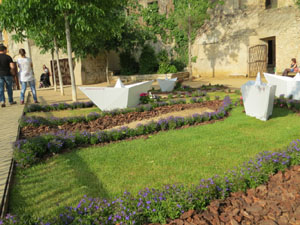 Temps de Flors 2018. Muntatges i instal&middot;lacions florals al Mirador del carrer de les Dones