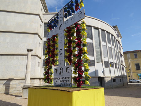 Temps de Flors 2018. Instal&middot;laci&oacute; floral 'Process&oacute; per la Llibertat' a la pla&ccedil;a dels Manaies