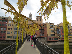 Temps de Flors 2018. Instal&middot;laci&oacute; Cam&iacute; a la llibertat al pont d'en G&oacute;mez