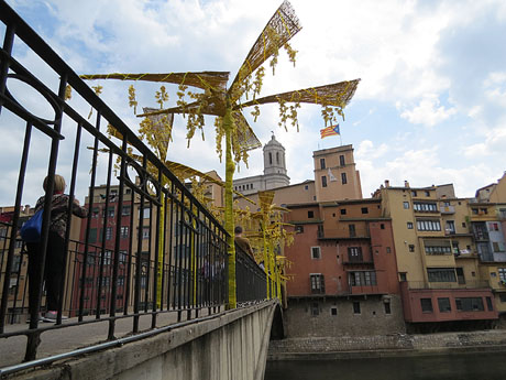 Temps de Flors 2018. Instal&middot;laci&oacute; Cam&iacute; a la llibertat al pont d'en G&oacute;mez