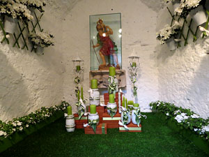 Temps de Flors 2018. Instal&middot;lacions i muntatges florals a la Capella de Sant Crist&ograve;fol, al Passeig Arqueol&ograve;gic