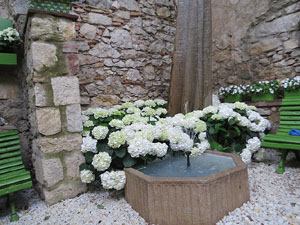 Temps de Flors 2018. Instal&middot;lacions i muntatges florals a la Capella de Sant Crist&ograve;fol, al Passeig Arqueol&ograve;gic