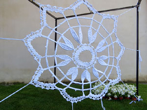 Temps de Flors 2018. Instal&middot;lacions i decoracions florals al claustre rom&agrave;nic del monestir de Sant Daniel
