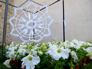 Temps de Flors 2018. Instal&middot;lacions i decoracions florals al claustre rom&agrave;nic del monestir de Sant Daniel