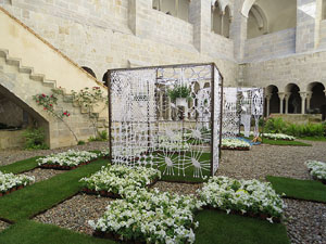 Temps de Flors 2018. Instal&middot;lacions i decoracions florals al claustre rom&agrave;nic del monestir de Sant Daniel