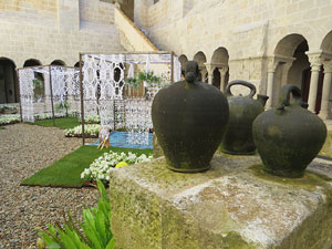 Temps de Flors 2018. Instal&middot;lacions i decoracions florals al claustre rom&agrave;nic del monestir de Sant Daniel