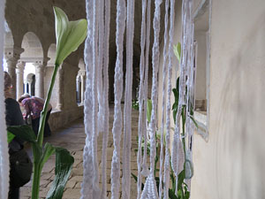 Temps de Flors 2018. Instal&middot;lacions i decoracions florals al claustre rom&agrave;nic del monestir de Sant Daniel