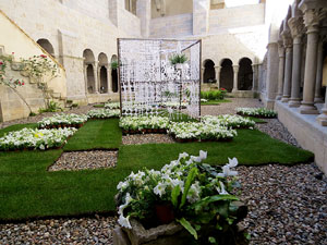 Temps de Flors 2018. Instal&middot;lacions i decoracions florals al claustre rom&agrave;nic del monestir de Sant Daniel