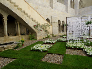 Temps de Flors 2018. Instal&middot;lacions i decoracions florals al claustre rom&agrave;nic del monestir de Sant Daniel