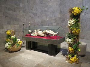 Temps de Flors 2018. Decoracions florals a l'interior de la nau g&ograve;tica de Sant Feliu