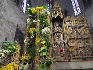 Temps de Flors 2018. Decoracions florals a l'interior de la nau g&ograve;tica de Sant Feliu