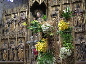 Temps de Flors 2018. Decoracions florals a l'interior de la nau g&ograve;tica de Sant Feliu