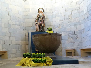 Temps de Flors 2018. Decoracions florals a l'interior de la nau g&ograve;tica de Sant Feliu