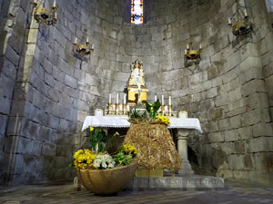 Temps de Flors 2018. Decoracions florals a l'interior de la nau g&ograve;tica de Sant Feliu