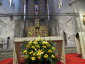 Temps de Flors 2018. Decoracions florals a l'interior de la nau g&ograve;tica de Sant Feliu