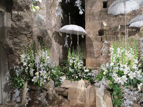 Temps de Flors 2018. Decoracions florals als baixos de l'edifici de les Sarra&iuml;nes