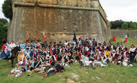 Imatge de la cloenda de la VII Festa Reviu els Setges Napole&ograve;nics al castell de Montju&iuml;c, 2014