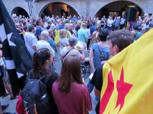 Concentraci&oacute; a la pla&ccedil;a del Vi el dilluns 30 de juliol 2018