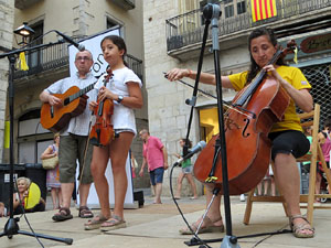Concentraci&oacute; a la pla&ccedil;a del Vi el dilluns 30 de juliol 2018