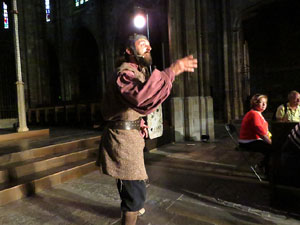Representaci&oacute; de la Consueta de Sant Jordi cavaller a la nau g&ograve;tica de la Catedral. Diada de Sant Jordi 2018