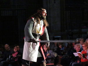 Representaci&oacute; de la Consueta de Sant Jordi cavaller a la nau g&ograve;tica de la Catedral. Diada de Sant Jordi 2018
