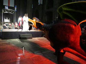 Representaci&oacute; de la Consueta de Sant Jordi cavaller a la nau g&ograve;tica de la Catedral. Diada de Sant Jordi 2018
