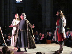 Representaci&oacute; de la Consueta de Sant Jordi cavaller a la nau g&ograve;tica de la Catedral. Diada de Sant Jordi 2018