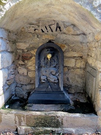 Font a l'inici del Cam&iacute; de les Creus