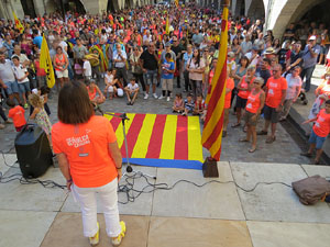 Diada Nacional 2018. Concentraci&oacute; a la pla&ccedil;a del Vi, lectura del manifest i cant de Els Segadors