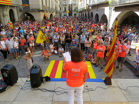 Diada Nacional 2018. Concentraci&oacute; a la pla&ccedil;a del Vi, lectura del manifest i cant de Els Segadors