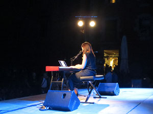 Diada Nacional 2018. XII Marxa de Torxes de Girona. Lectura del manifest i concert de Gemma Humet