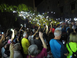 Diada Nacional 2018. XII Marxa de Torxes de Girona. Lectura del manifest i concert de Gemma Humet