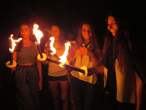 Diada Nacional 2018. XII Marxa de Torxes de Girona. Crema del Decret de Nova Planta i concert de Ca&iuml;m Riba