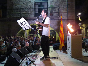 Diada Nacional 2018. XII Marxa de Torxes de Girona. Crema del Decret de Nova Planta i concert de Ca&iuml;m Riba