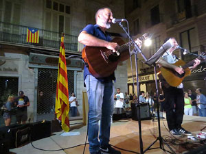 Diada Nacional 2018. XII Marxa de Torxes de Girona. Crema del Decret de Nova Planta i concert de Ca&iuml;m Riba