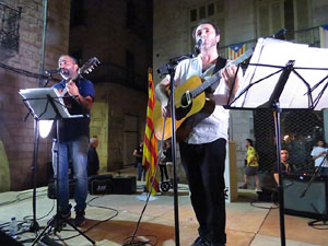 Diada Nacional 2018. XII Marxa de Torxes de Girona. Crema del Decret de Nova Planta i concert de Ca&iuml;m Riba