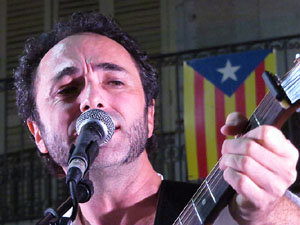 Diada Nacional 2018. XII Marxa de Torxes de Girona. Crema del Decret de Nova Planta i concert de Ca&iuml;m Riba